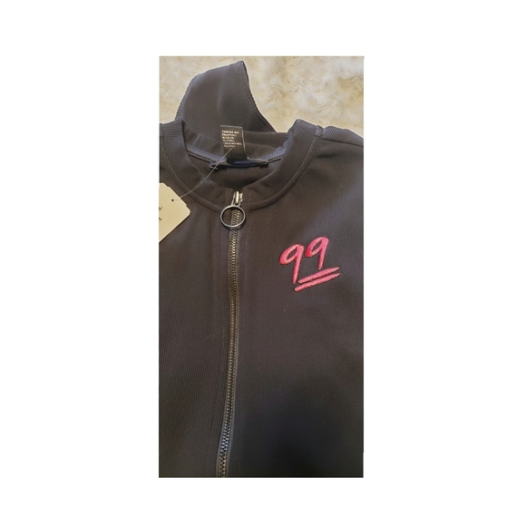 2 pcs embroidered 99 black bodysuit & beanie - Picture 3 of 4